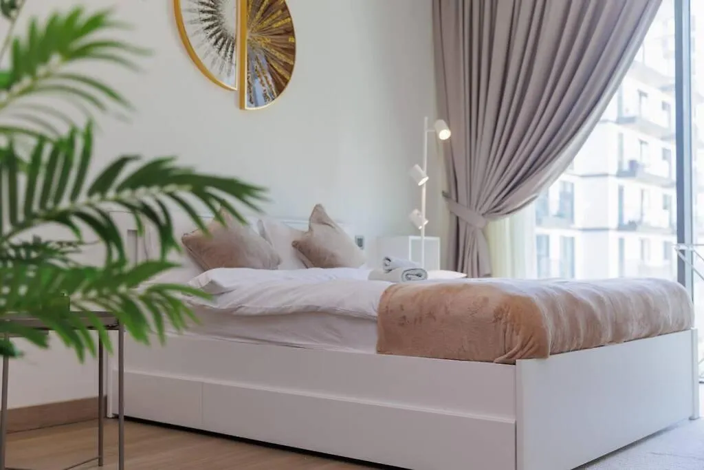 Apartment Spacious Minimalistic Studio Dubai