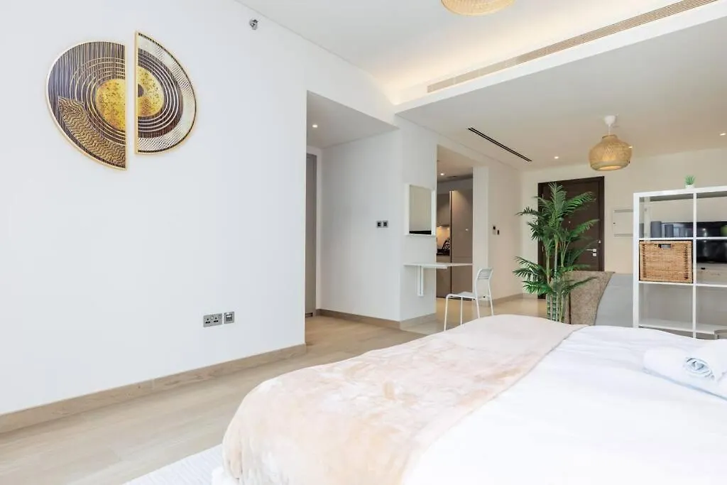 Spacious Minimalistic Studio Dubai